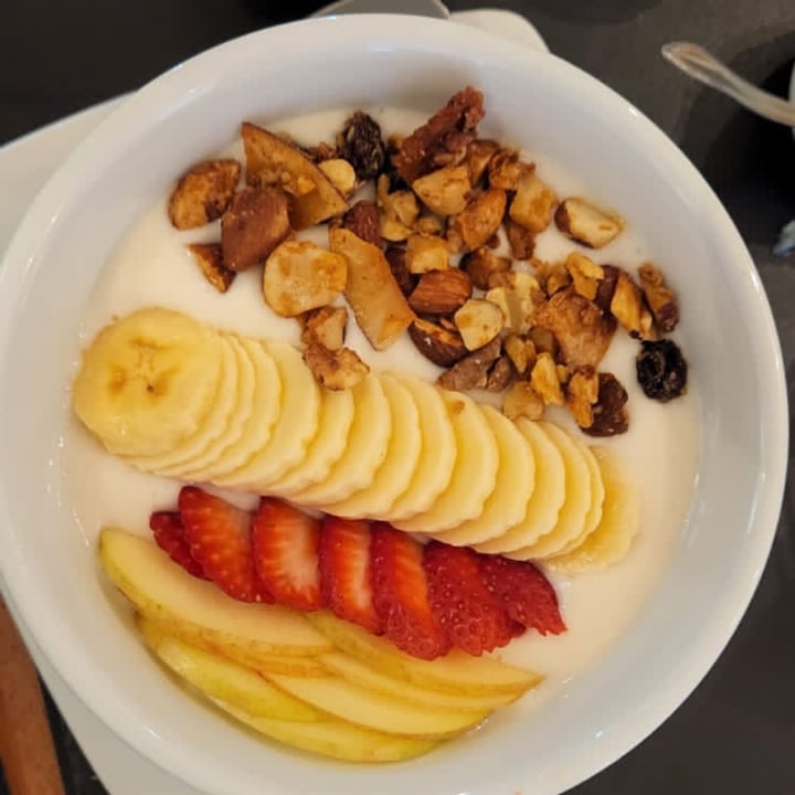review photo of Grão Fino Iogurte de amêndoas com frutas shared by @veganizandoodiaadia on 26 Jul 2022 - review