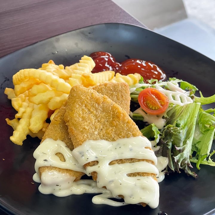 photo of Makan Vegan Geylang Fish and chips shared by @veggiexplorer on  07 Mar 2022 - review