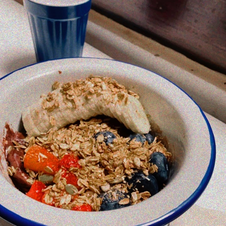 photo of Shake Farm Açai bowl shared by @rainbowandstars on  04 Oct 2020 - review