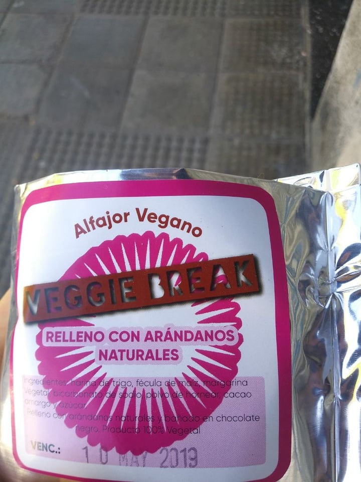photo of Veggie Break Alfajor Vegano Relleno con Arándanos shared by @colobrusco on  03 Aug 2019 - review