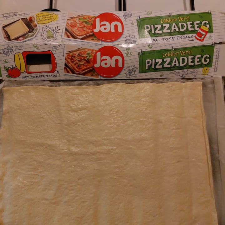 photo of Jan Pizzadeeg met tomatensaus shared by @saschazelf on  12 Nov 2022 - review