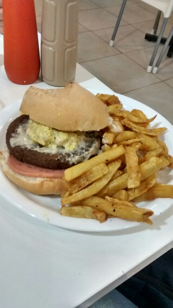 review photo of Loving Hut Microcentro Hamburguesa Veeg completa shared by @bichpich on 17 Dec 2019 - review
