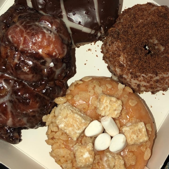 photo of Donut Friend All the Donuts shared by @kimvillaneda on  05 Jan 2021 - review