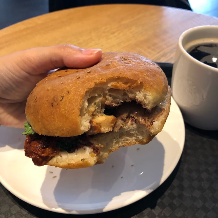 review photo of Starbucks Vegan Filet Stripes And Vegetable Focaccia shared by @dhuyke on 24 Oct 2022 - review