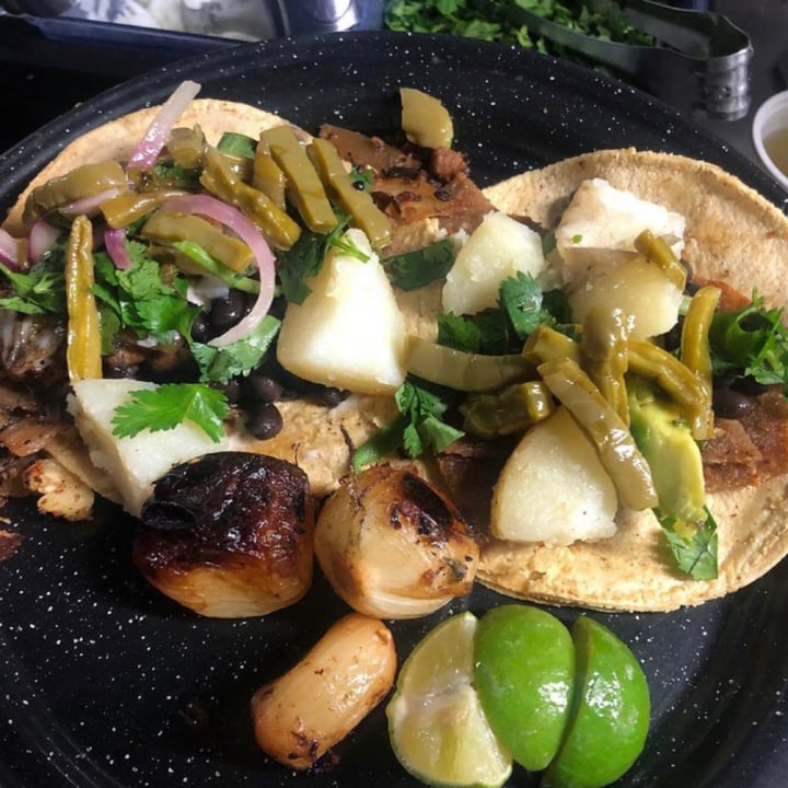 review photo of Por Siempre Vegana TaquerĂa Alambre de seitĂĄn y vegetales shared by @neithhom on 22 Nov 2021 - review