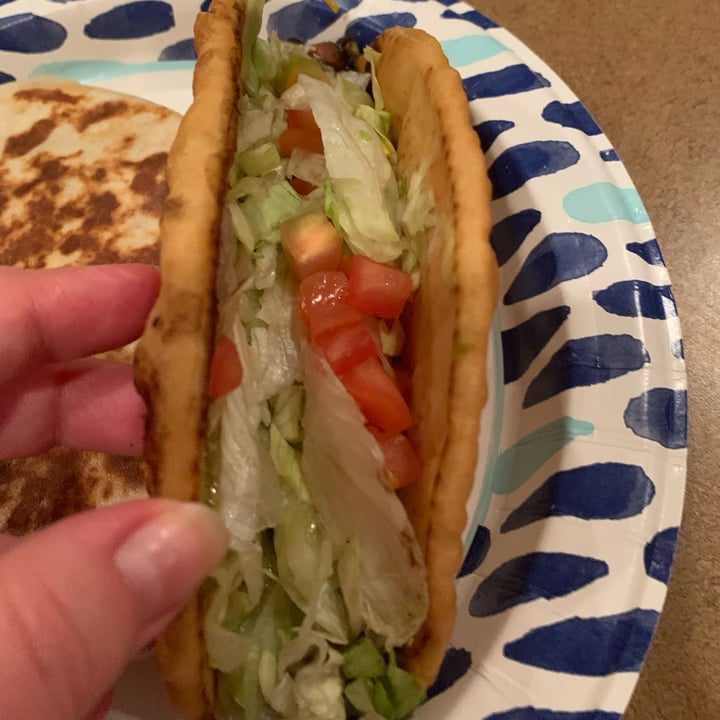 photo of Taco Bell Black Bean Chalupa Supreme Veganized shared by @carol98 on  26 May 2022 - review
