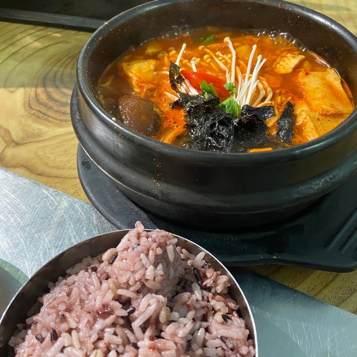 photo of The Boneless Kitchen Kimchi Jjigae (Spicy and Sour Kimchi Stew) shared by @fxk on  12 Dec 2020 - review