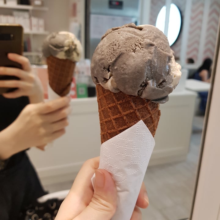 photo of Kind Kones Black & White Sesame Swirl shared by @shanna on  22 Oct 2020 - review