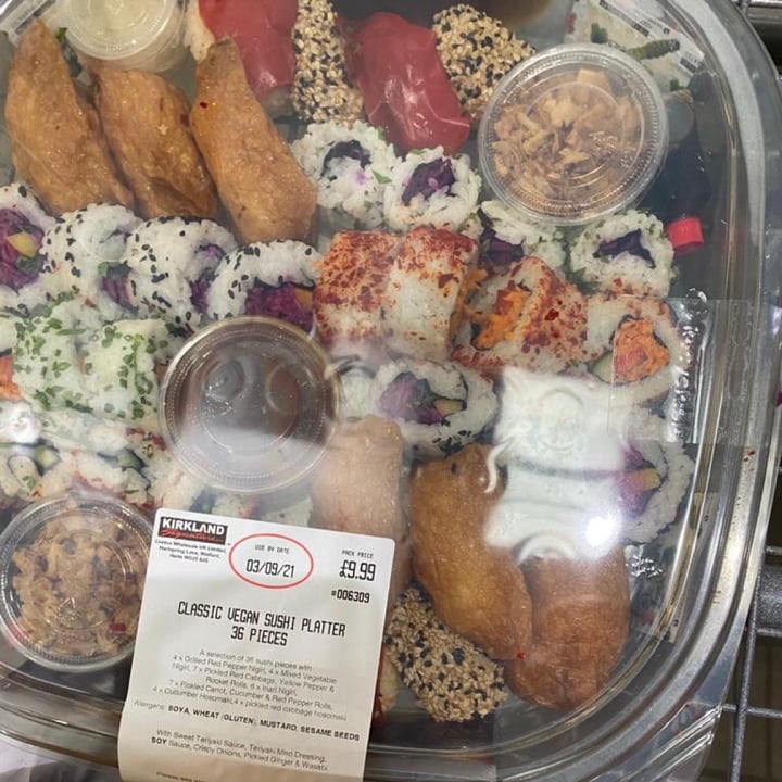 photo of Costco Classic vegan sushi platter shared by @jennieelouise on  02 Sep 2021 - review