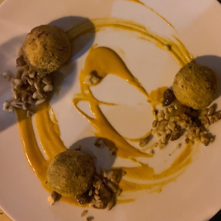 photo of Orto Osteria dalla terra Falafel di ceci con peperoni dolci, uvetta, pinoli e noci shared by @gaiasct on  27 Sep 2022 - review