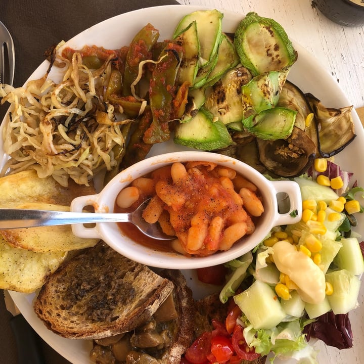 photo of Una Terrazza in Toscana (Temporarily closed) Summer vegan platter shared by @samghi on  07 Sep 2021 - review