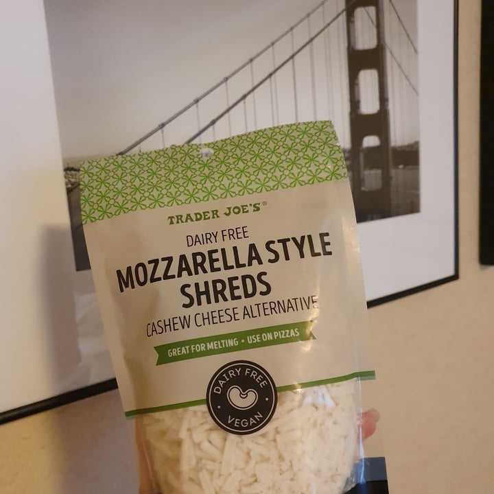 photo of Trader Joe's Dairy Free Mozzarella Style Shreds shared by @anistavrou on  18 Nov 2020 - review