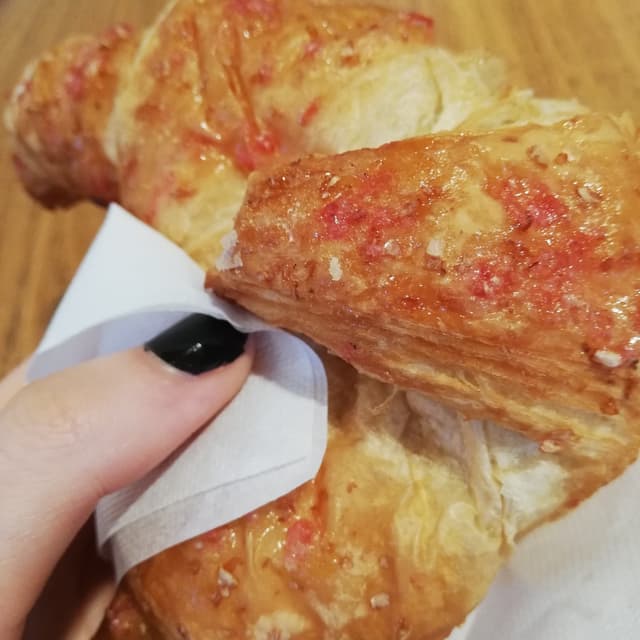 Foto del plato “Croissant ai frutti di bosco”