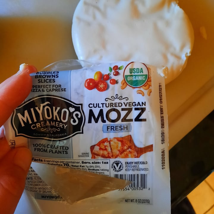 photo of Miyoko's Creamery Organic Cashew Milk Mozzarella Fresh Italian Style shared by @andreamichelle5 on  22 Sep 2020 - review