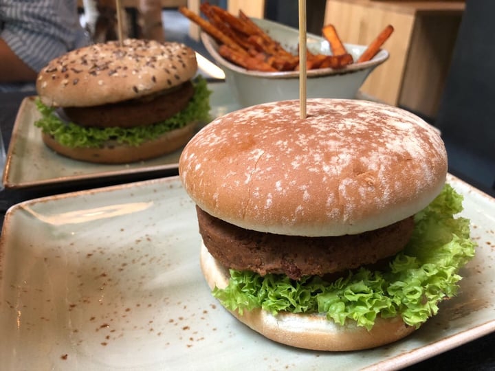 photo of Hans Im Glück German Burgergrill Vegan burgers shared by @towmato on  11 Jul 2018 - review