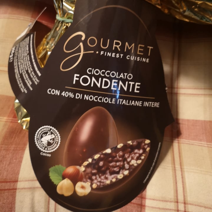 photo of Gourmet Finest Cuisine Uovo Cioccolato Fondente con 40% Nocciole Italiane Intere shared by @stephilosopher on  17 Apr 2022 - review