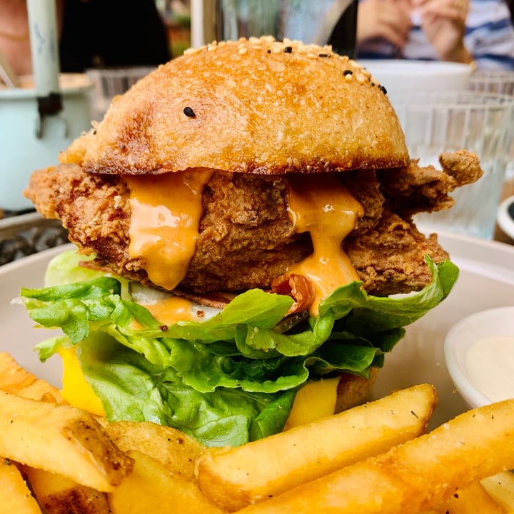 photo of Cafe Vie VIE.F.C Chycken Burger shared by @georginakreutzer on  01 Dec 2020 - review