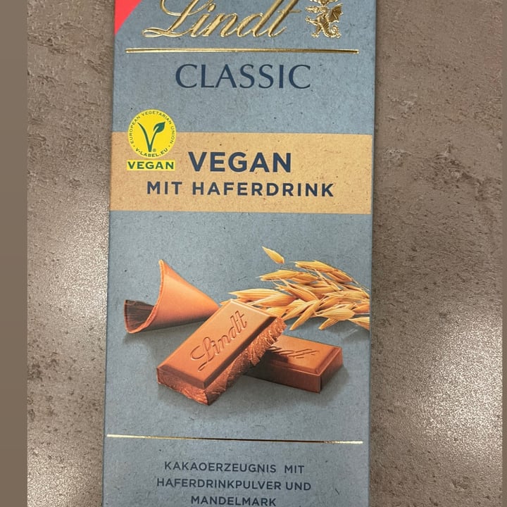 photo of Lindt Classic Vegan Mit Haferdrink shared by @vegangierschlund on  06 Oct 2021 - review