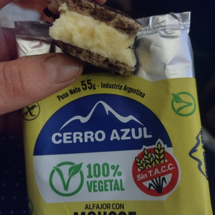 photo of Cerro Azul Alfajor con Mousse de Limón shared by @gemendez07 on  29 Jul 2021 - review