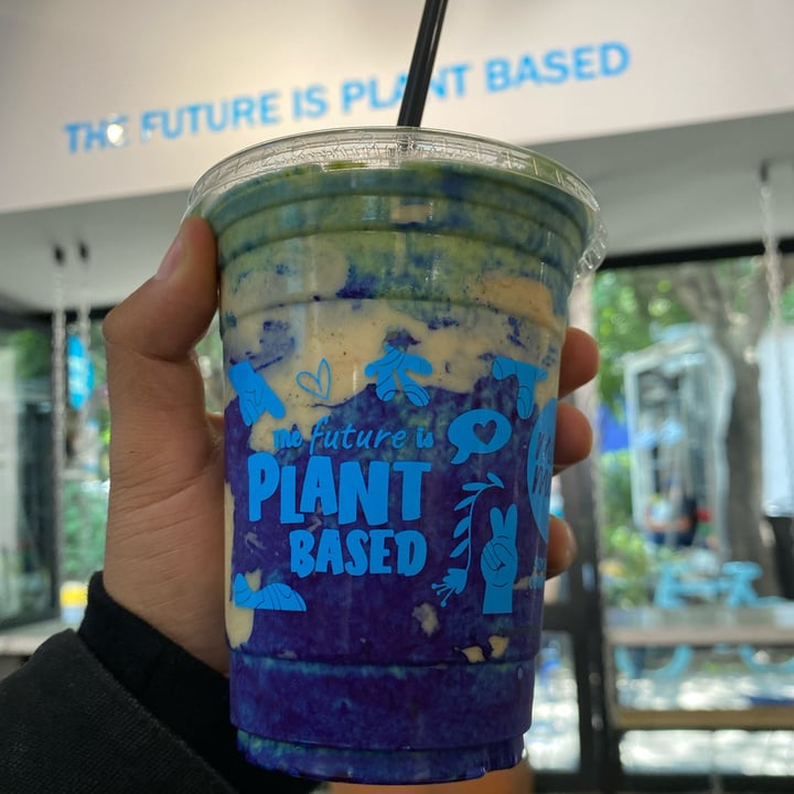 photo of Mora Mora Condesa Earth’s day smoothie shared by @robertoarias on  16 Jun 2022 - review