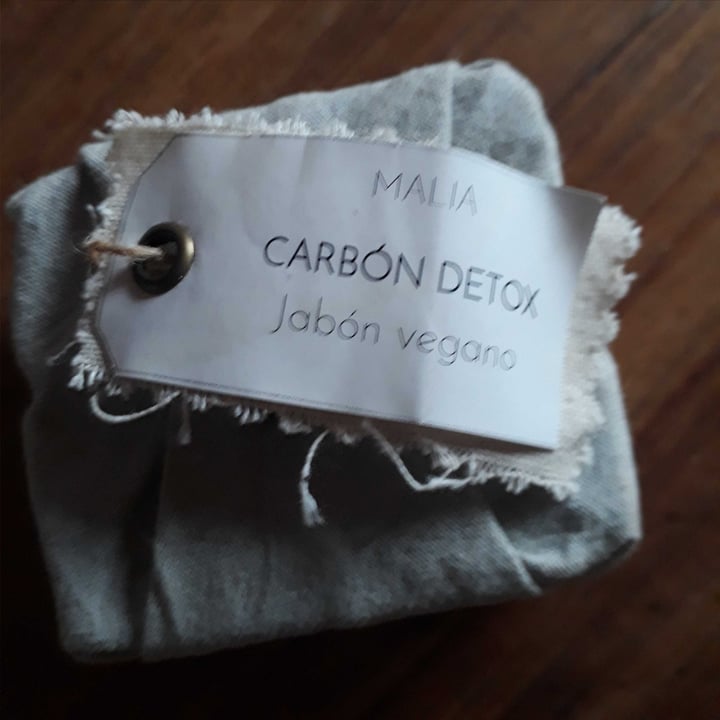 review photo of Malia Carbon Detox Jabón Vegano shared by @latana on 05 Sep 2020 - review