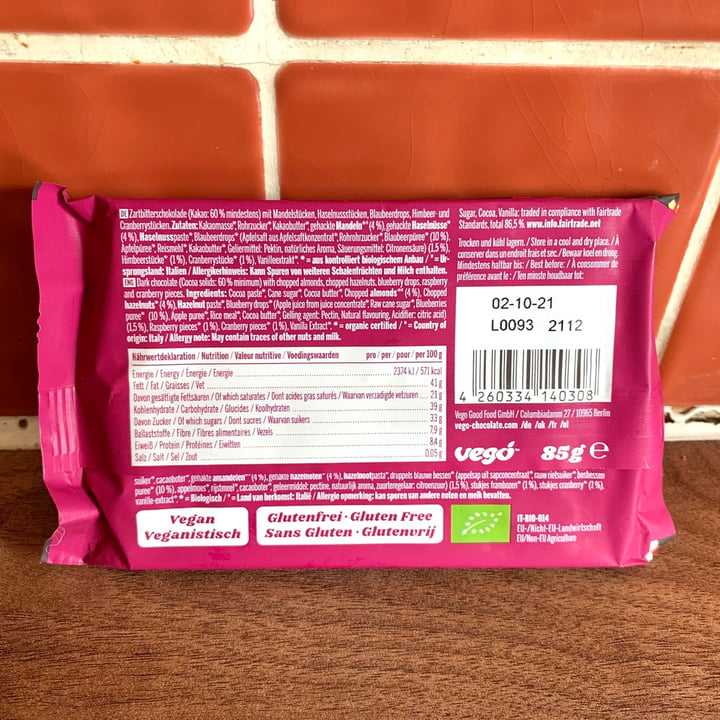 photo of Vego Nuts And Berries Vego Dark shared by @vegpledge on  22 Jul 2021 - review