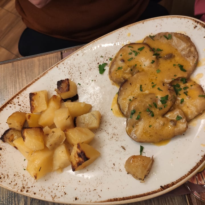 review photo of Rifugio Romano Scaloppina di seitain al limone con patate al forno shared by @maryd9 on 10 Mar 2022 - review