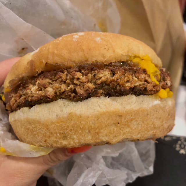 菜肴“Hamburguesa Vegan (medallón de carne vegetal)”的照片