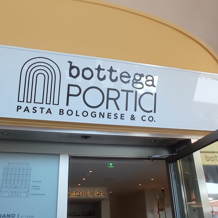 photo of Bottega Portici - 2 Torri Croissant vegano farro e quinoa shared by @spanish-girl-inmilan on  18 Apr 2022 - review
