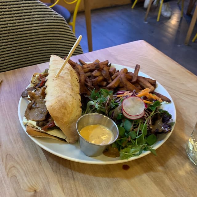 Foto del plato “Philly Cheesesteak”