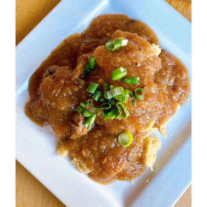 photo of Leaf Biscuits and Gravy shared by @hungrycaterpillar on  07 Feb 2022 - review