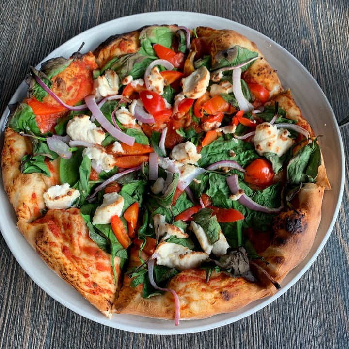 photo of Petra's by L'Aromas Vegan Mediterranean Pizza shared by @ingridpar on  18 Nov 2021 - review