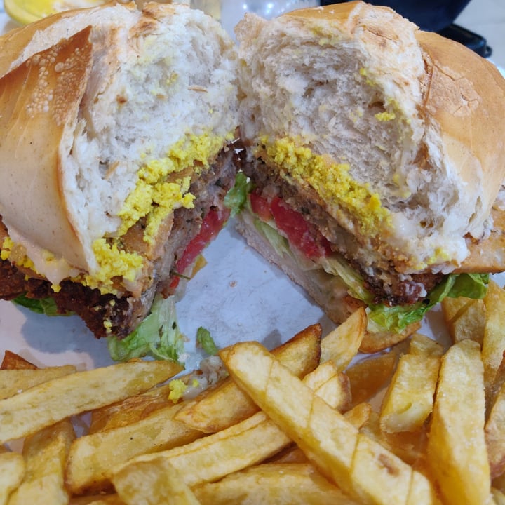 review photo of Loving Hut Microcentro Lomito completo shared by @xpokedoll on 15 Apr 2022 - review