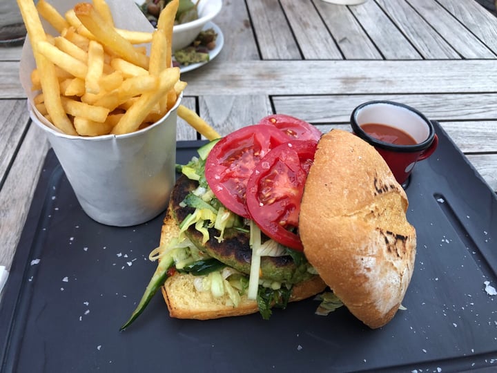 photo of Baltazár étterem Vegan burger shared by @kipper on  10 Sep 2018 - review