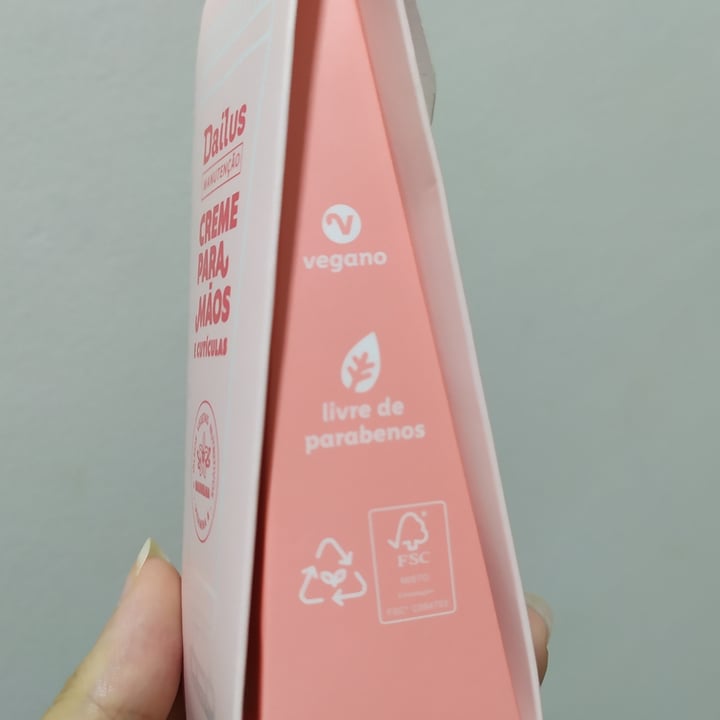 photo of Dailus creme para as mãos e cutículas shared by @arithallyne on  01 Sep 2022 - review