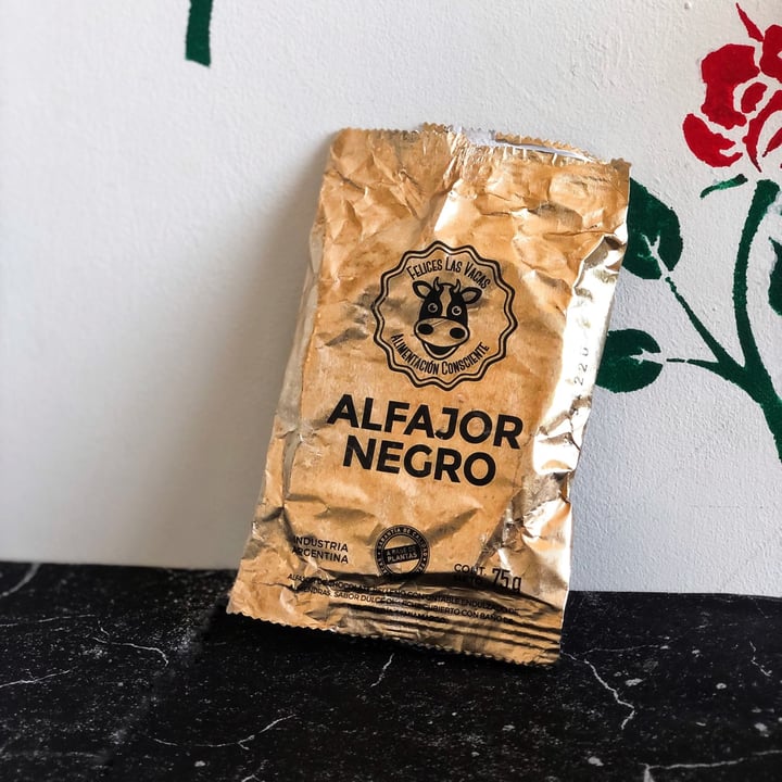 review photo of Felices Las Vacas Alfajor Negro shared by @fernandosuarezz on 16 Dec 2020 - review