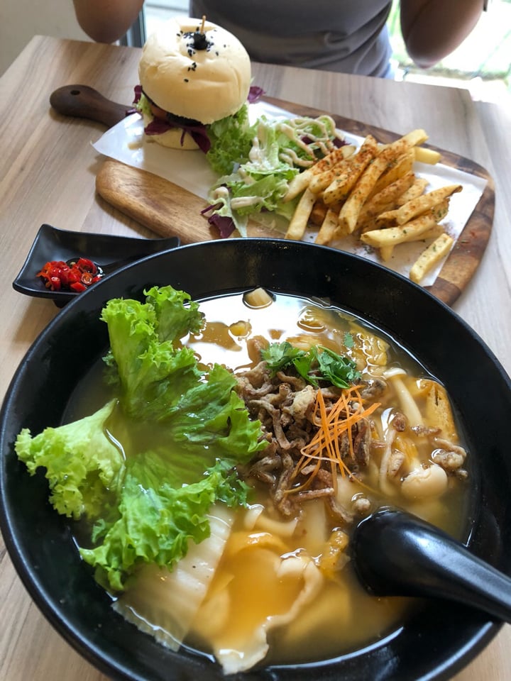 review photo of Saute Sushi Hand-pulled Tom Yummy Soup Mee Hoon Kway shared by @samanthagoh93 on 30 Aug 2018 - review