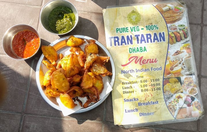 photo of Taran Taaran Dhaba Mix Veg Pakode With Red & Green Chili Dhania Chatni shared by @hsiabhishek on  24 Feb 2020 - review