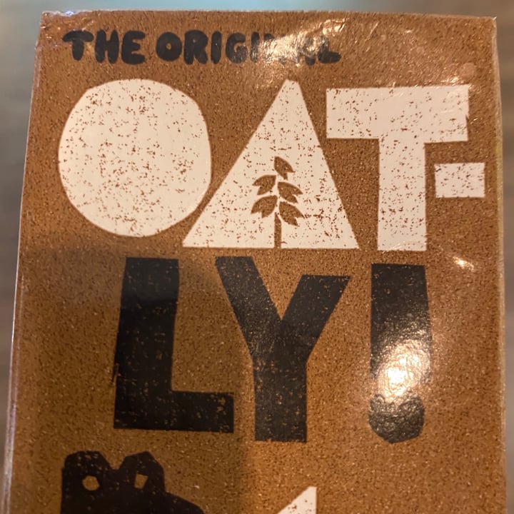 photo of Oatly Oat Drink Chocolate shared by @bkuniform on  27 Jun 2020 - review