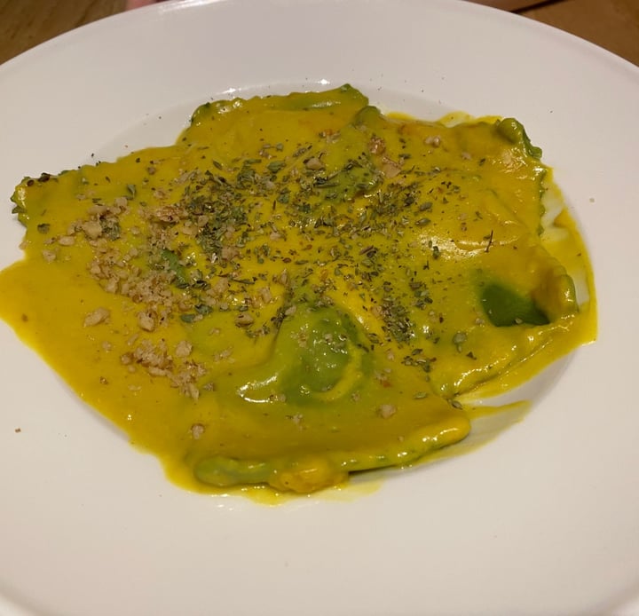 photo of Restaurante Alive Raviolis con salsa de queso shared by @irenevegan on  20 Sep 2020 - review