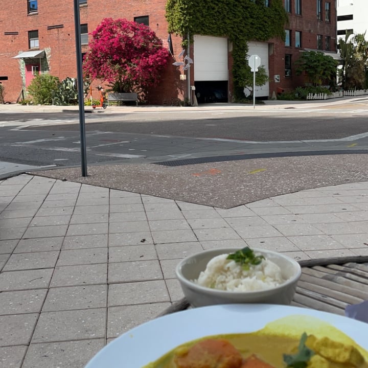 photo of Bamboozle Cafe Downtown Tofu Curry shared by @stickeractivist on  04 Dec 2022 - review