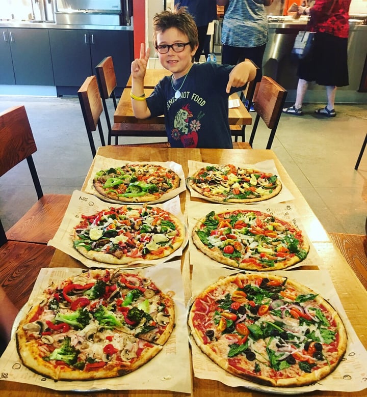 review photo of Blaze Pizza Build-your-own Vegan Pizza shared by @veganshannon on 30 Jun 2018 - review