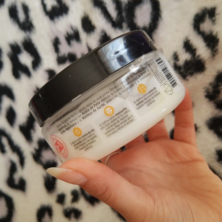 photo of Pamela Grant Crema hidratante multipropósito Skinfood shared by @catalinapoblete on  21 Aug 2020 - review