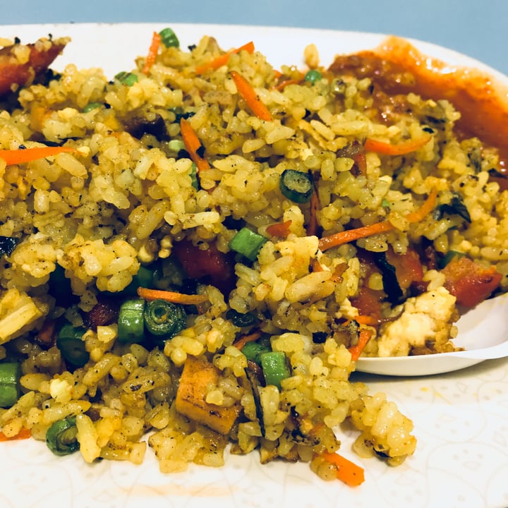 photo of Healthy Vegetarian Food Pineapple Fried Rice shared by @vegan on  02 May 2018 - review