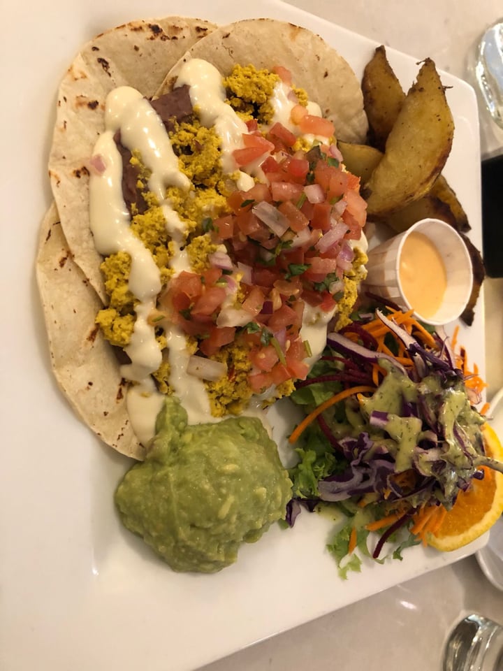 photo of Aux Vivres Plateau Heuvos Rancheros shared by @andreaalexandra on  29 Sep 2019 - review