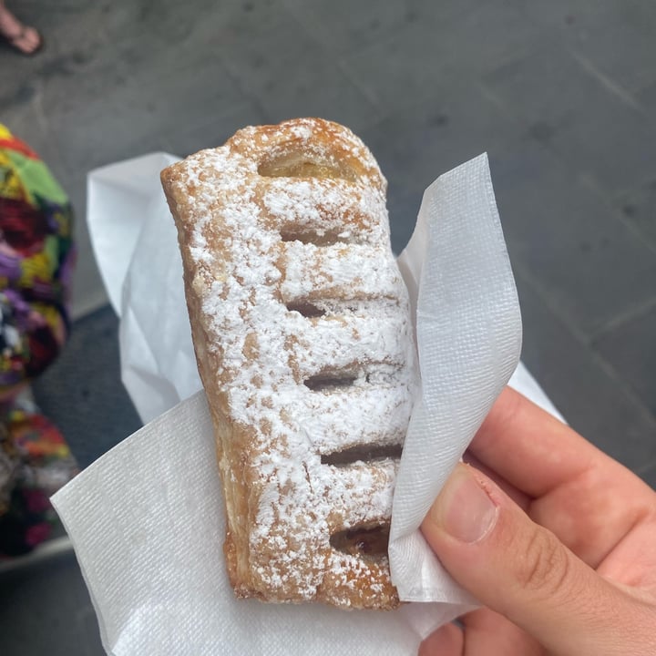 photo of Collina Positano Bakery Strudel shared by @veronicalulli on  10 Jun 2022 - review