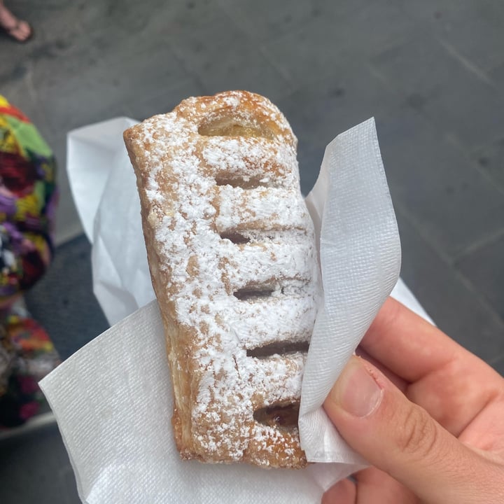 review photo of Collina Positano Bakery Strudel shared by @veronicalulli on 10 Jun 2022 - review