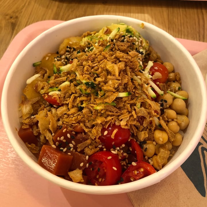 photo of Poke House - Roma Poke Con Tonno Vegano, Nuggets Vegani, Avocado, Ceci, Pomodorini E Zucchine shared by @giorgiagaz on  18 Jul 2022 - review