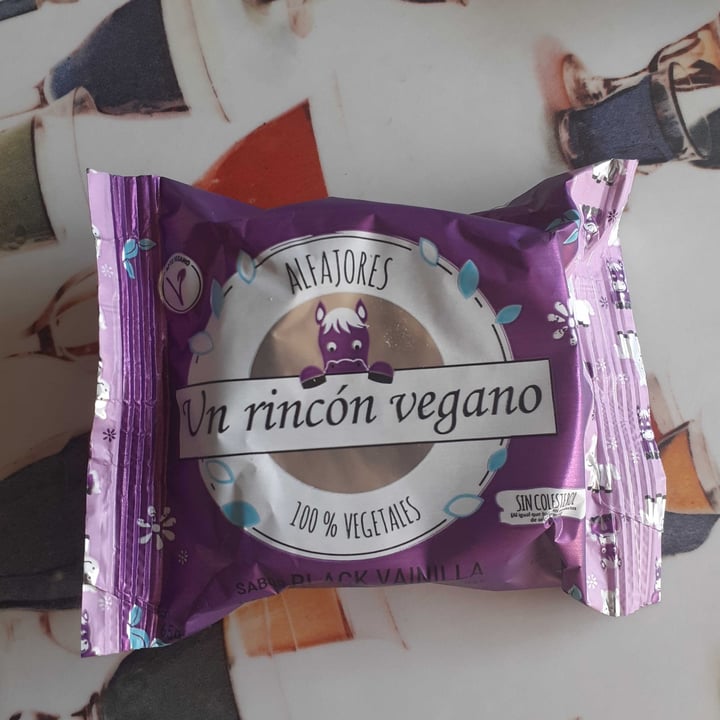 photo of Un Rincón Vegano Alfajor Black Vainilla shared by @mrgin3r on  20 Apr 2021 - review