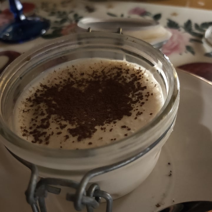 photo of Amasia Sustainable Living tiramisù shared by @pandarosso on  13 Aug 2022 - review